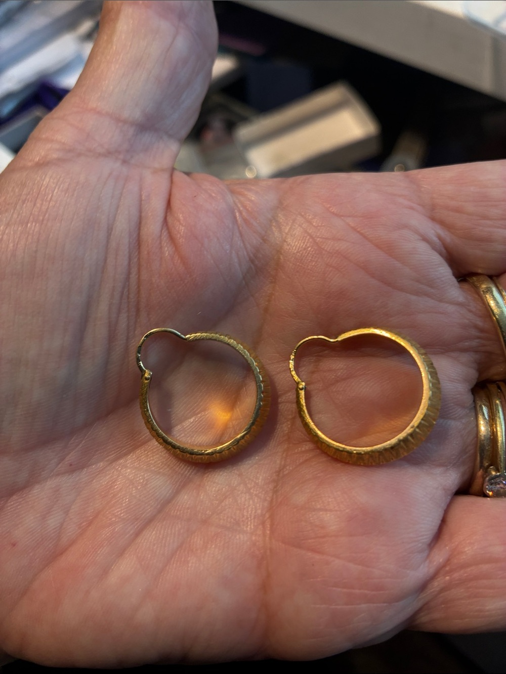 10K Gold Textured Hoop Earrings -      2.04 Grams.  3/4 Inches